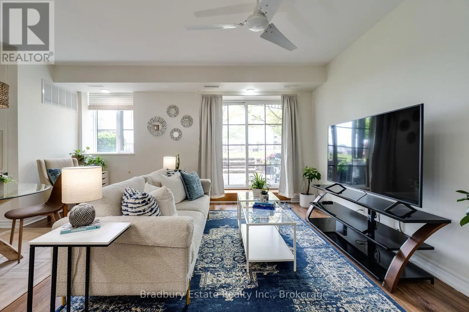 105 - 262 DUNDAS STREET E, #105