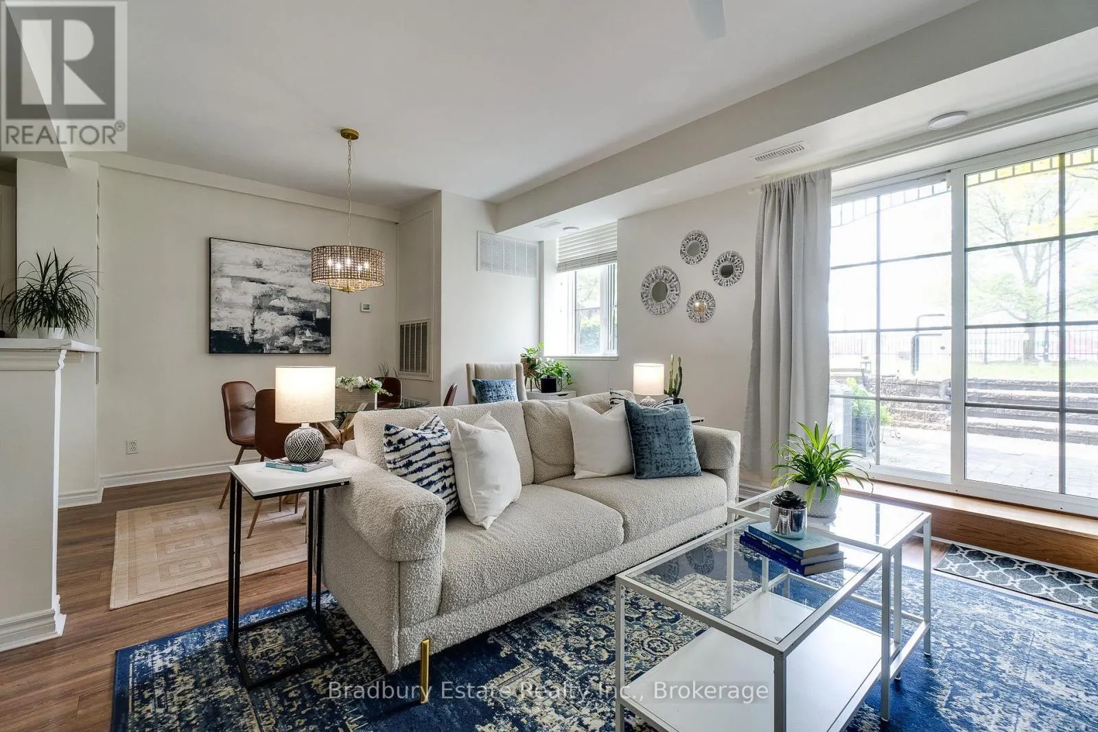 105 - 262 DUNDAS STREET E, #105