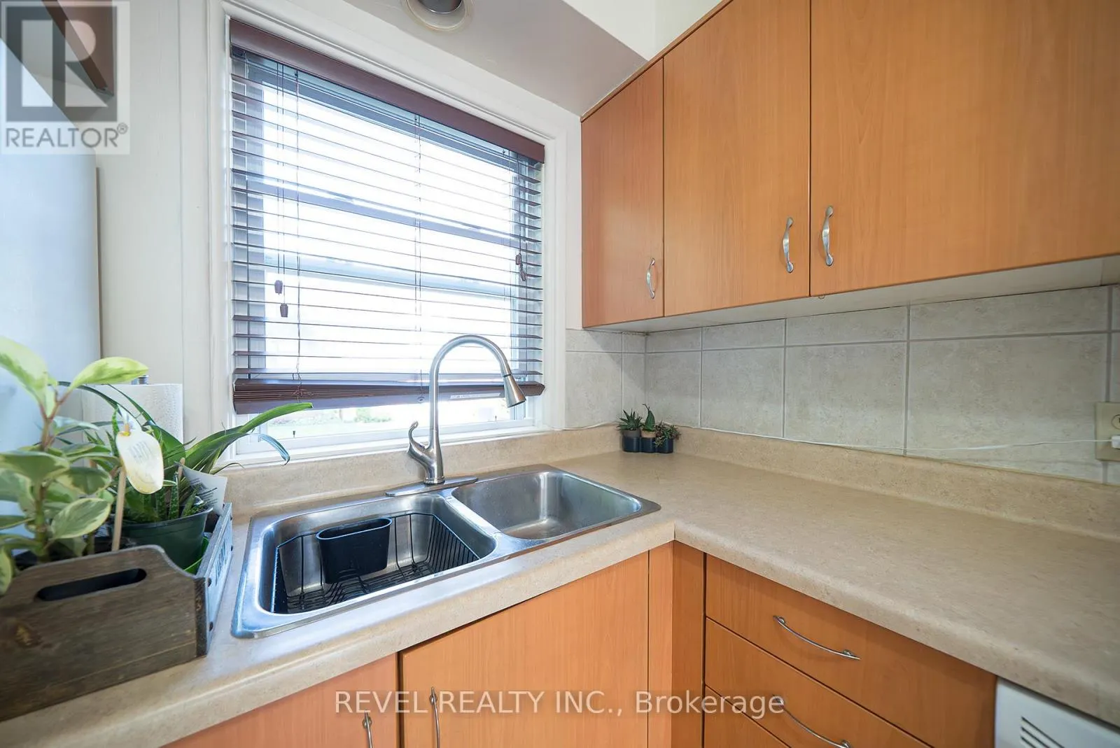 38 - 273 ELGIN STREET