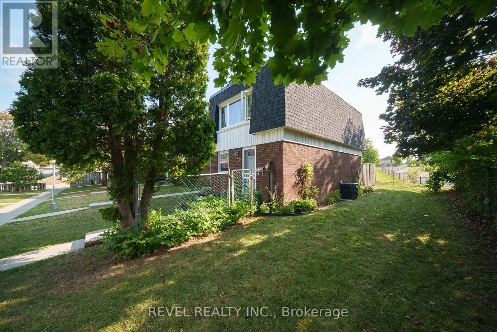 38 - 273 ELGIN STREET