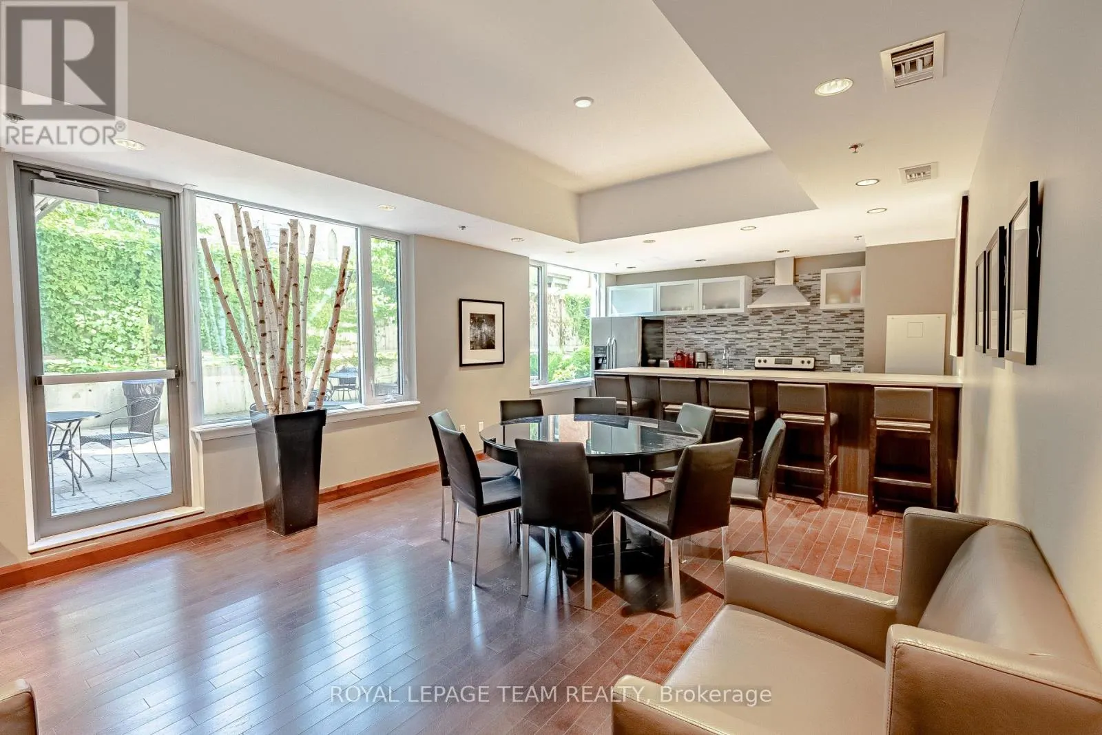 1209 - 238 BESSERER STREET