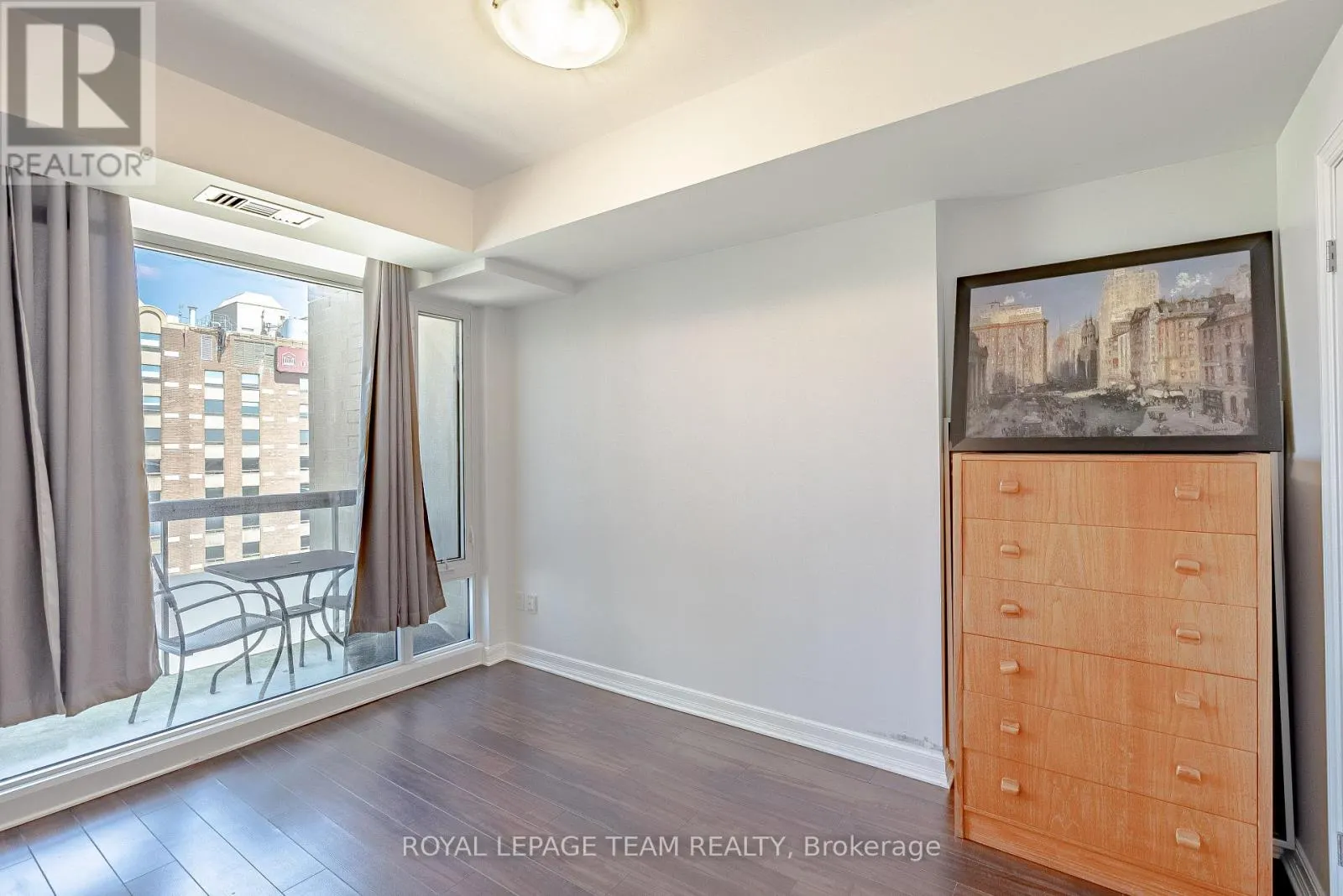 1209 - 238 BESSERER STREET