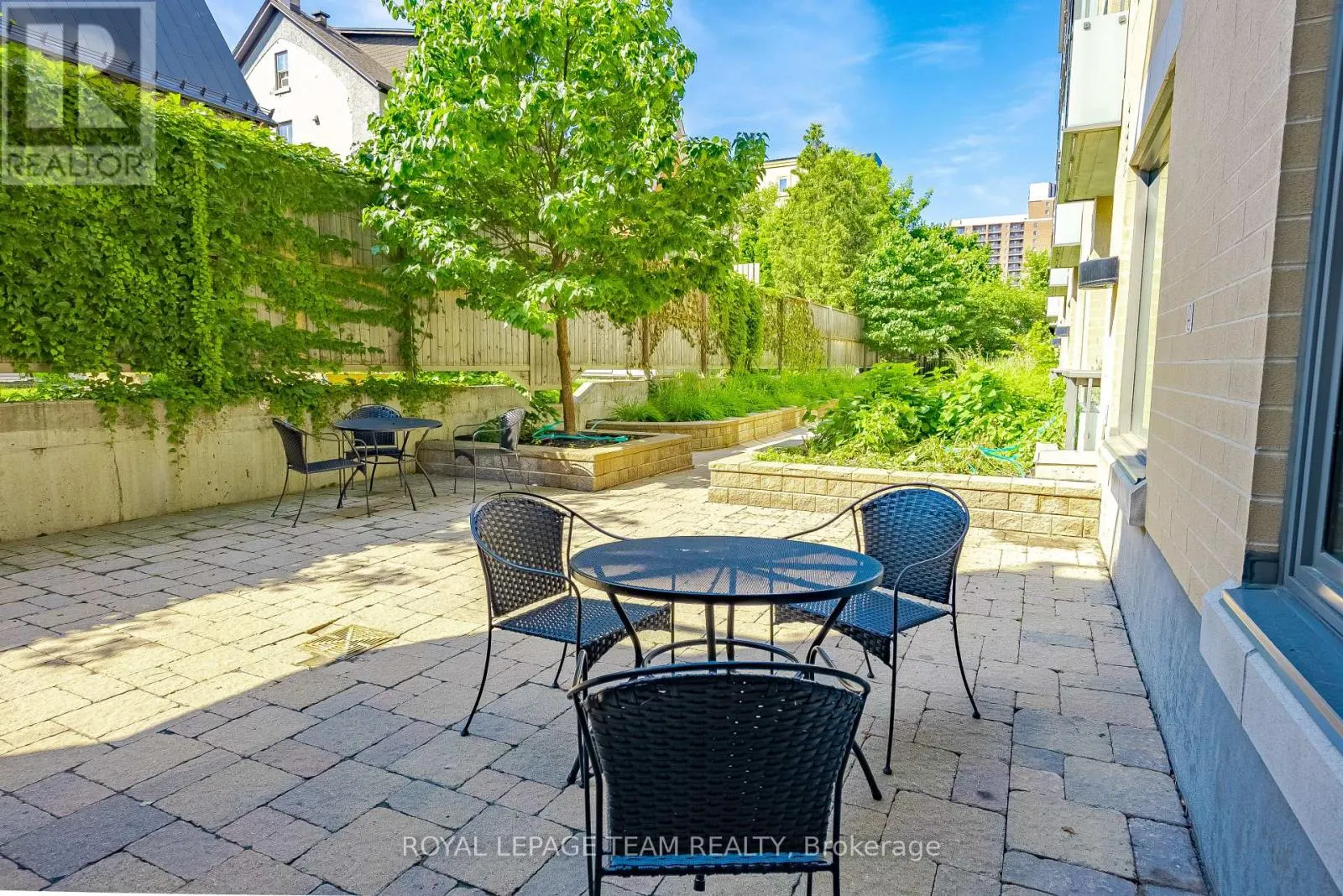 1209 - 238 BESSERER STREET