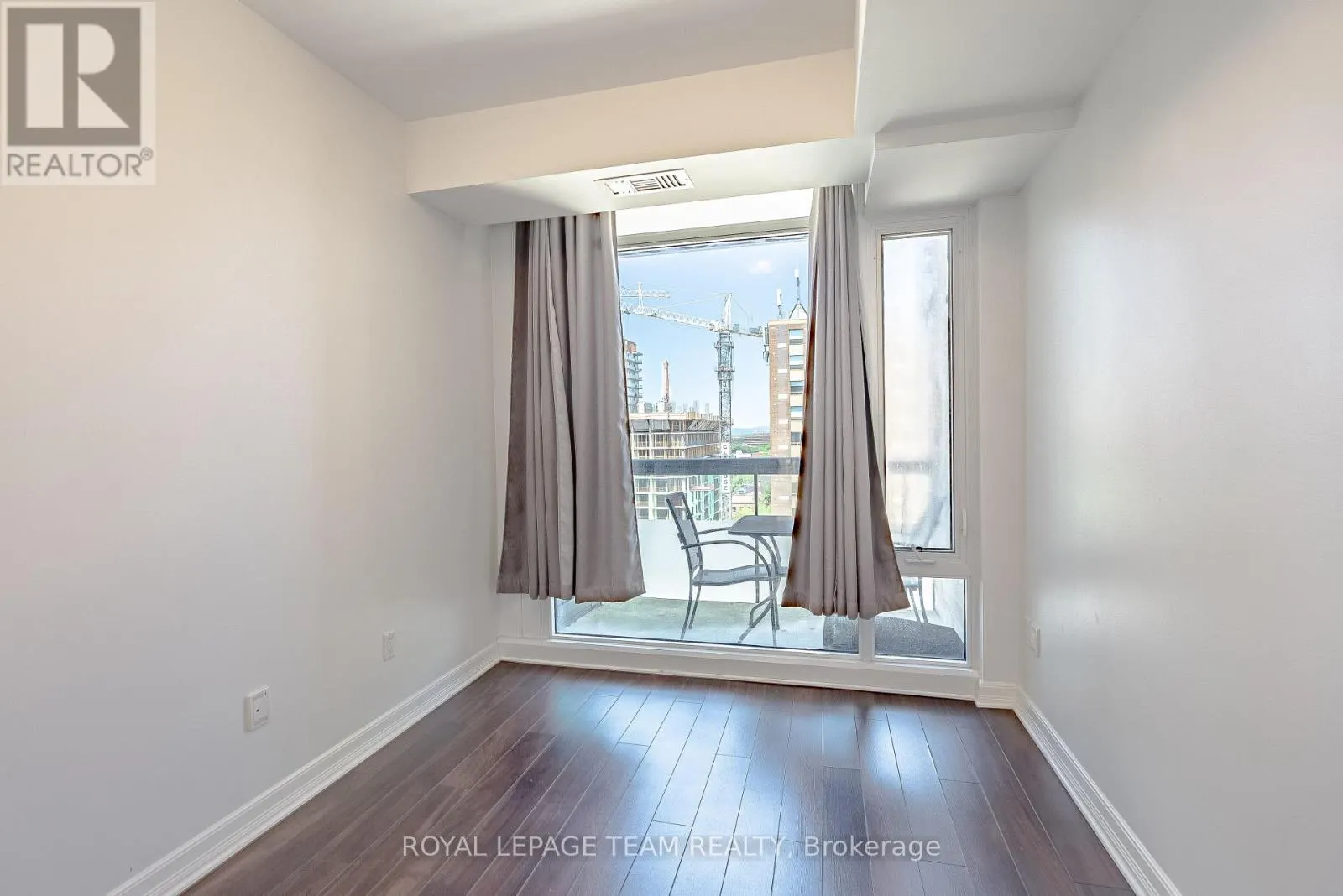 1209 - 238 BESSERER STREET