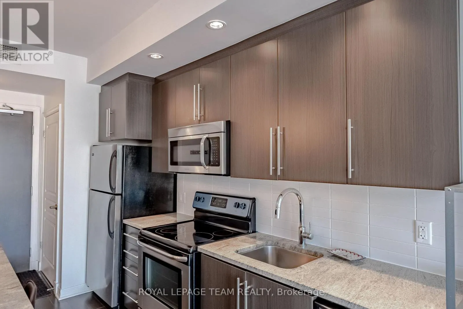 1209 - 238 BESSERER STREET