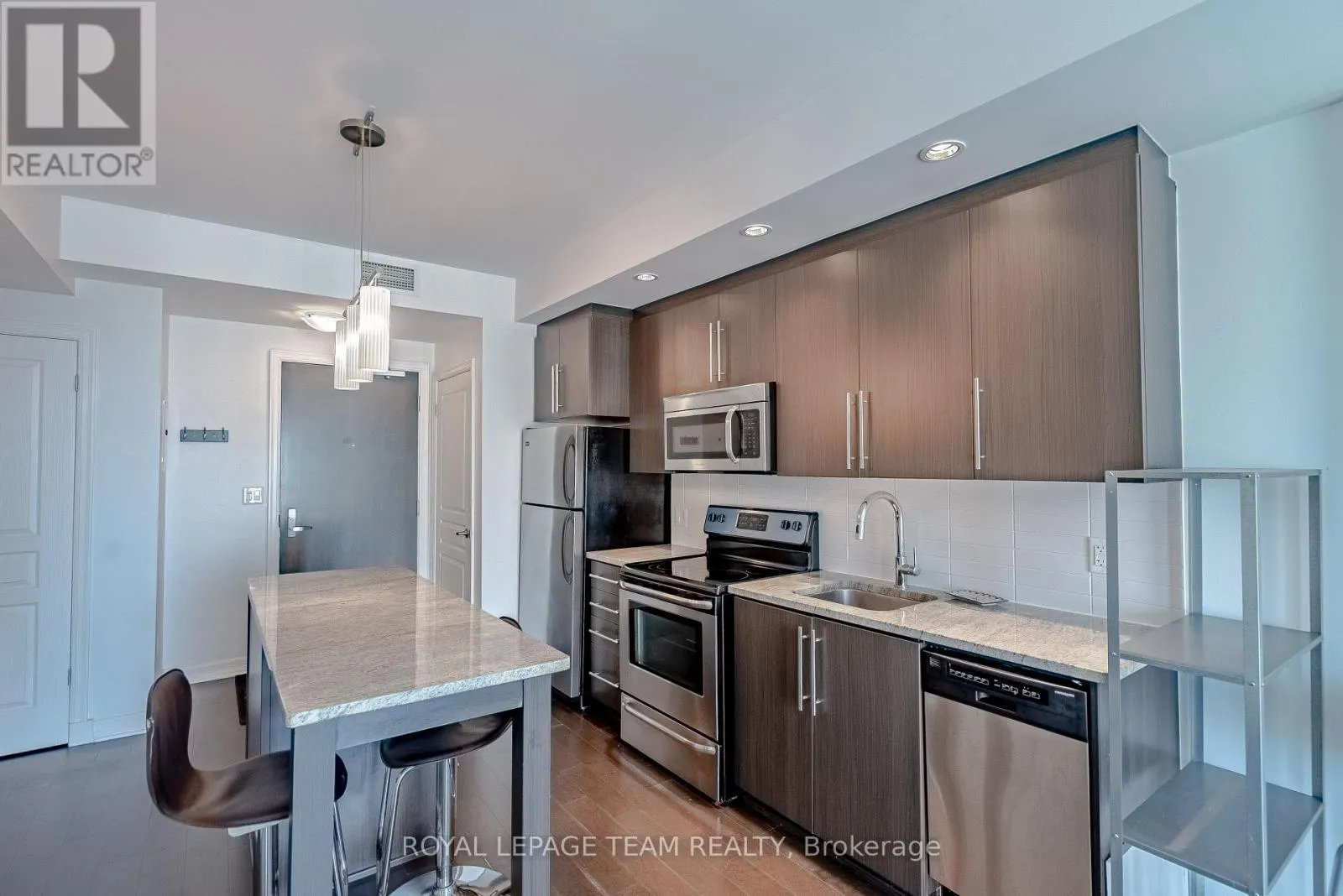 1209 - 238 BESSERER STREET