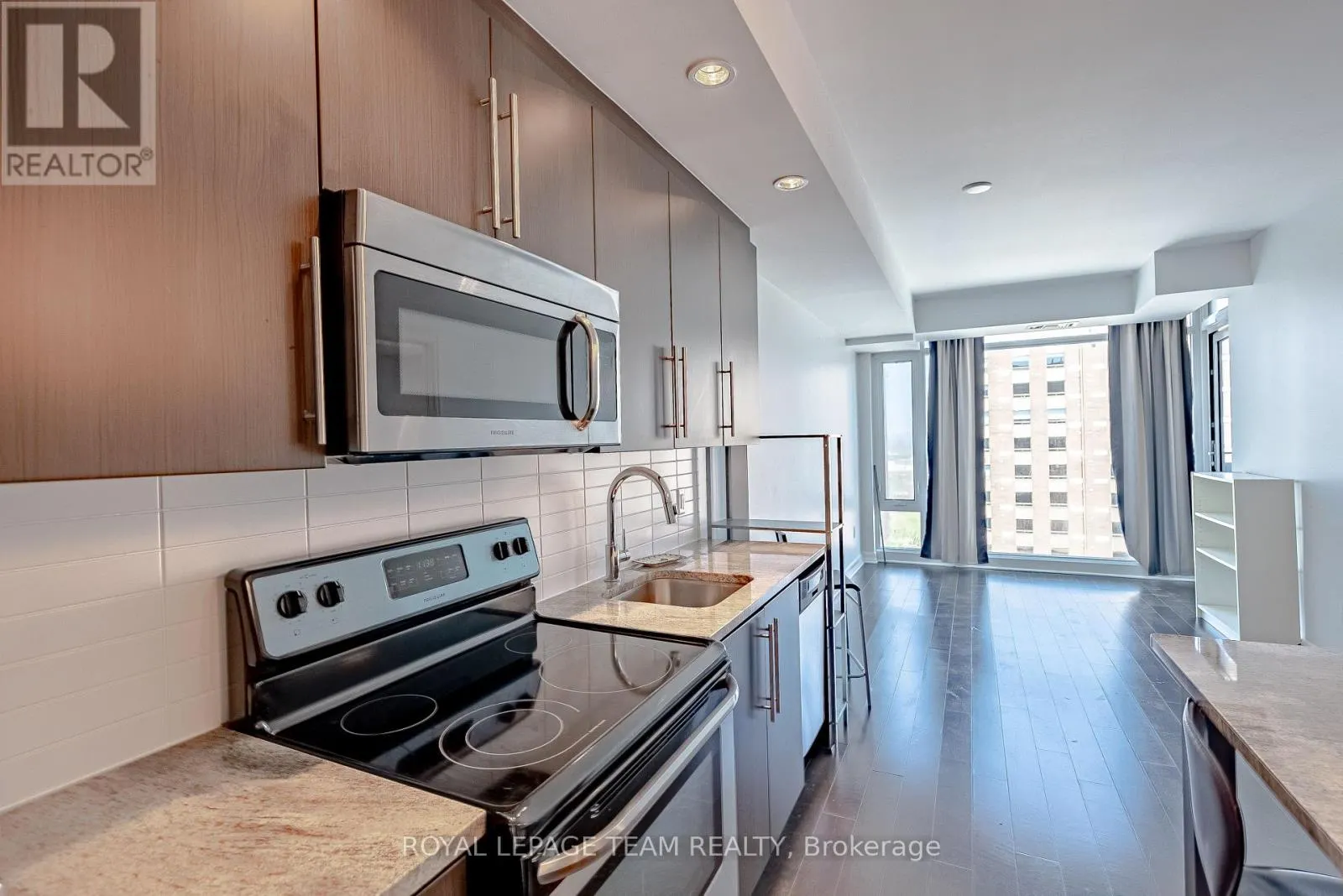 1209 - 238 BESSERER STREET