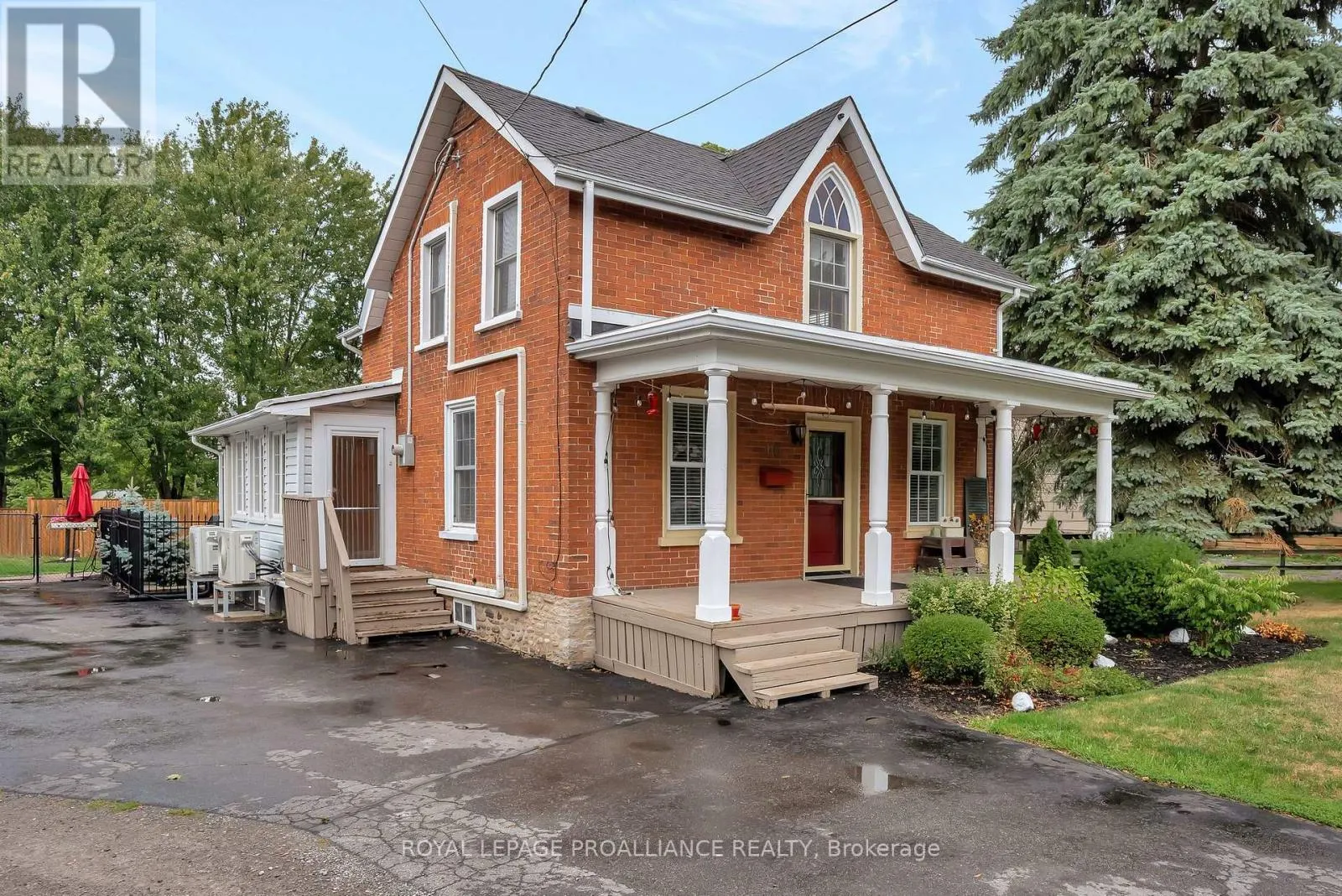 16 BENJAMIN STREET
