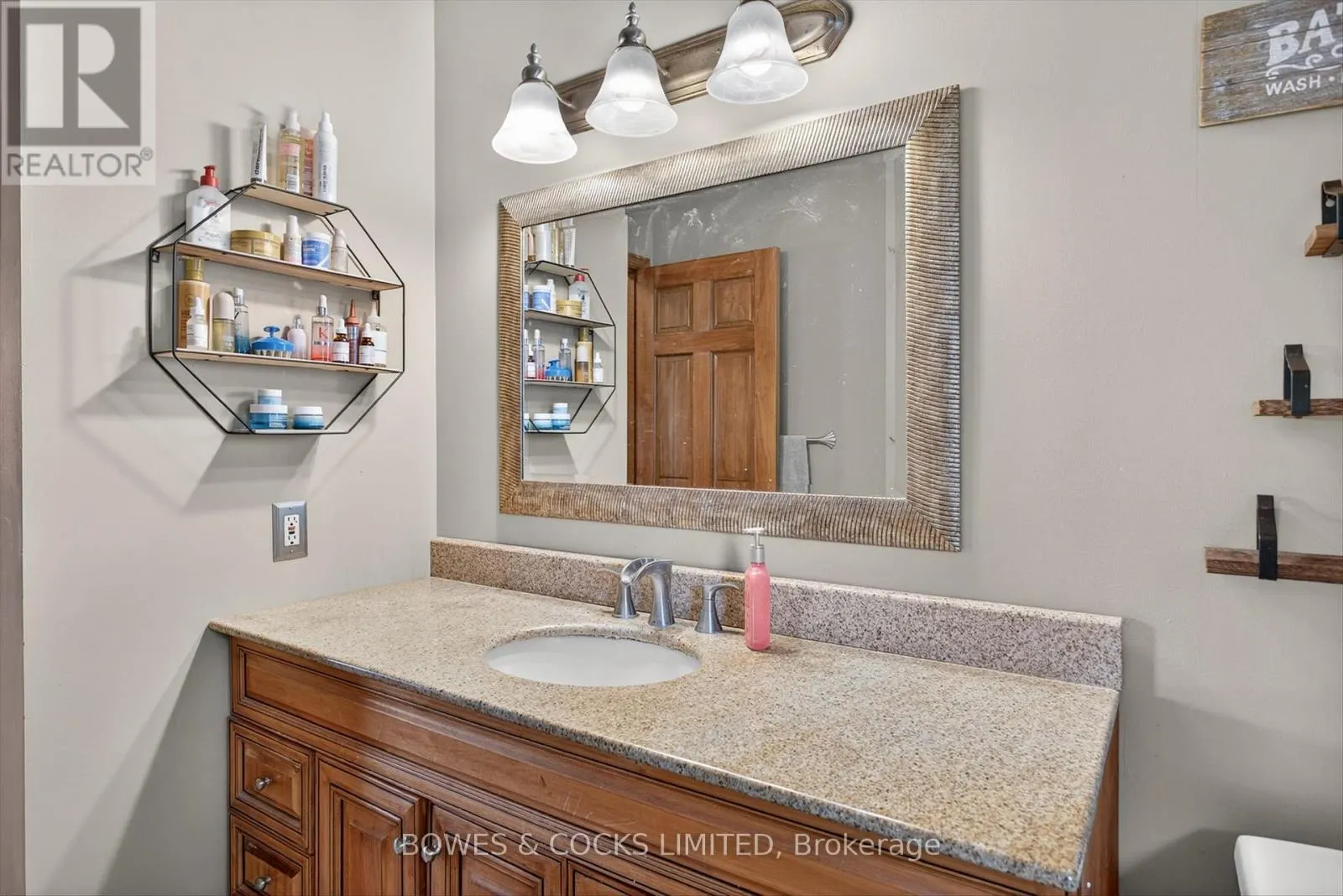 1349 TUDOR CRESCENT