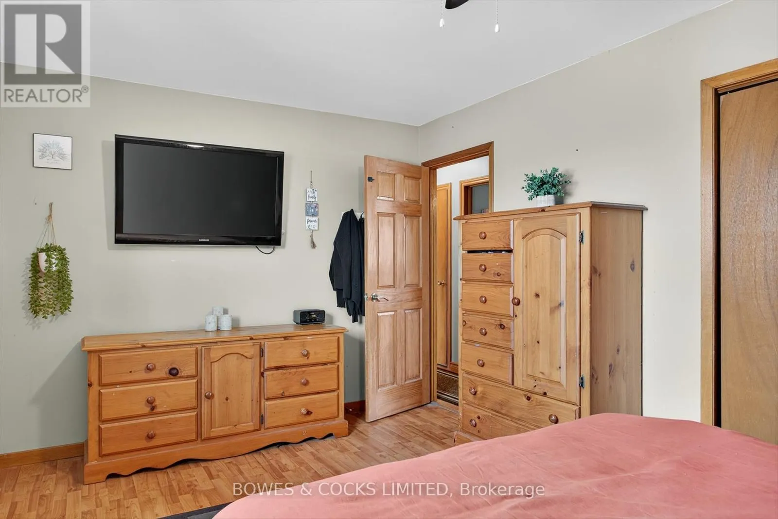 1349 TUDOR CRESCENT
