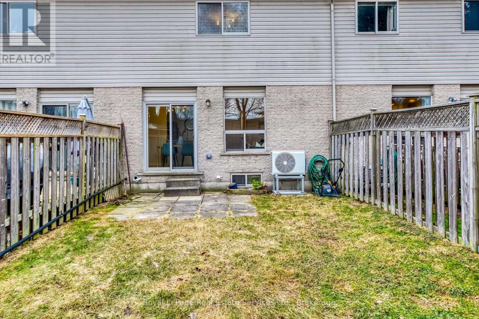 39 FOXBOROUGH DRIVE