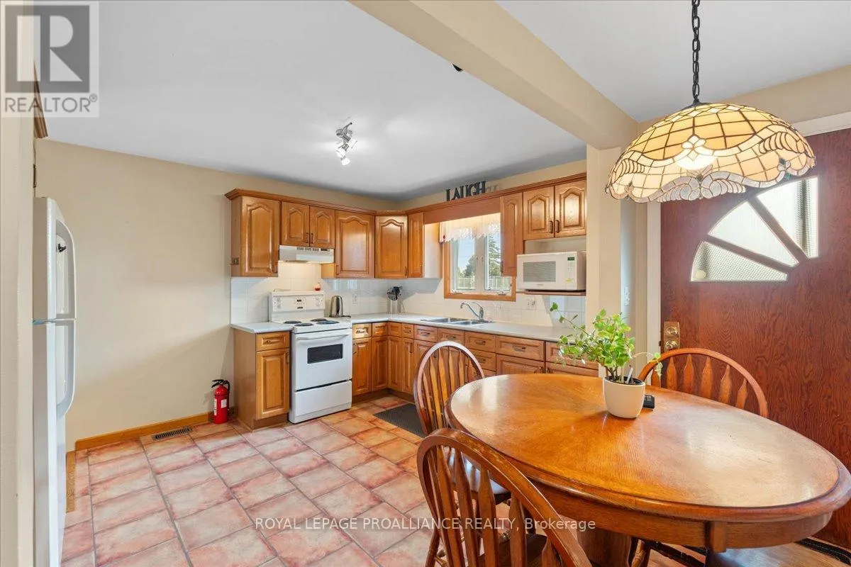 356 DUFFERIN AVENUE