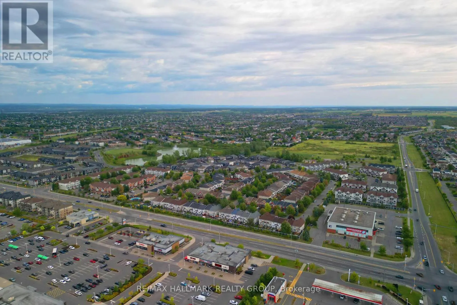 325 FARINCOURT CRESCENT