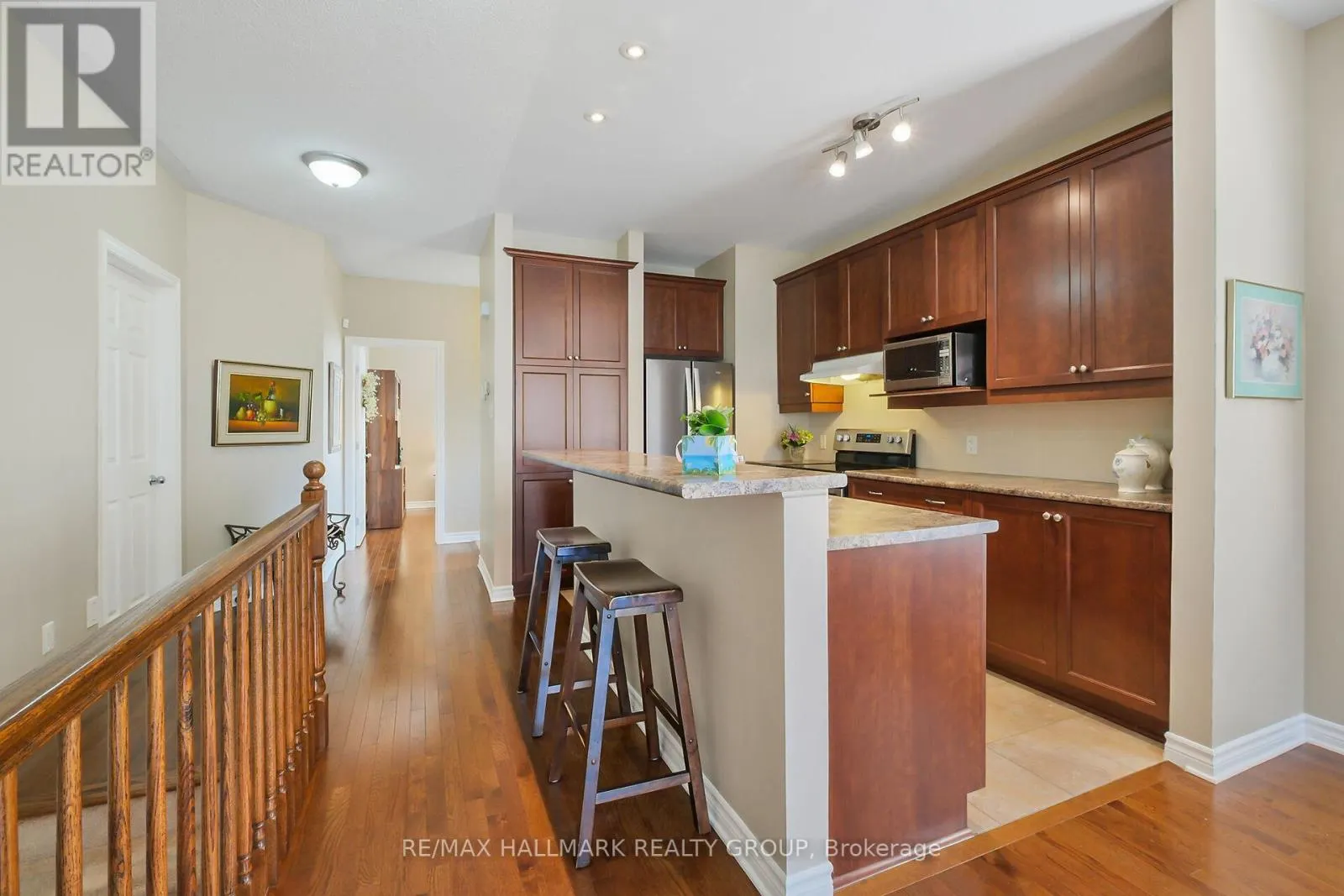 325 FARINCOURT CRESCENT