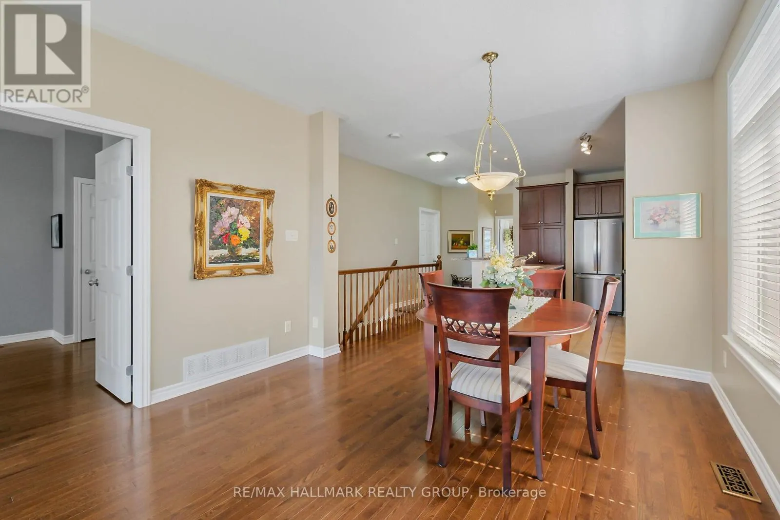 325 FARINCOURT CRESCENT