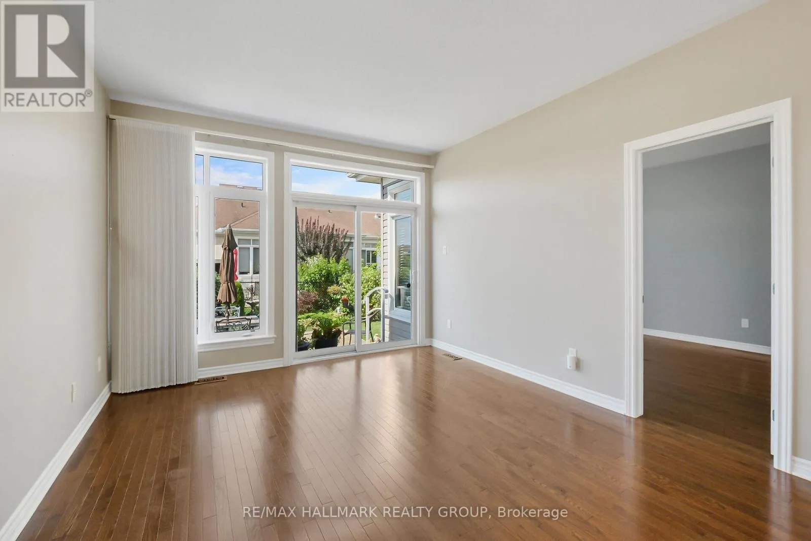 325 FARINCOURT CRESCENT