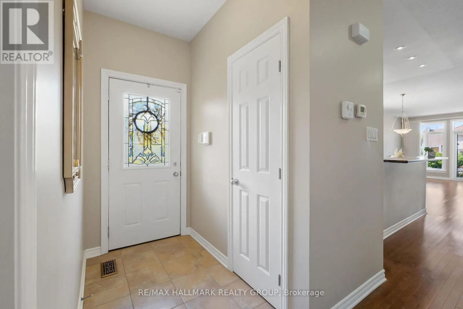 325 FARINCOURT CRESCENT