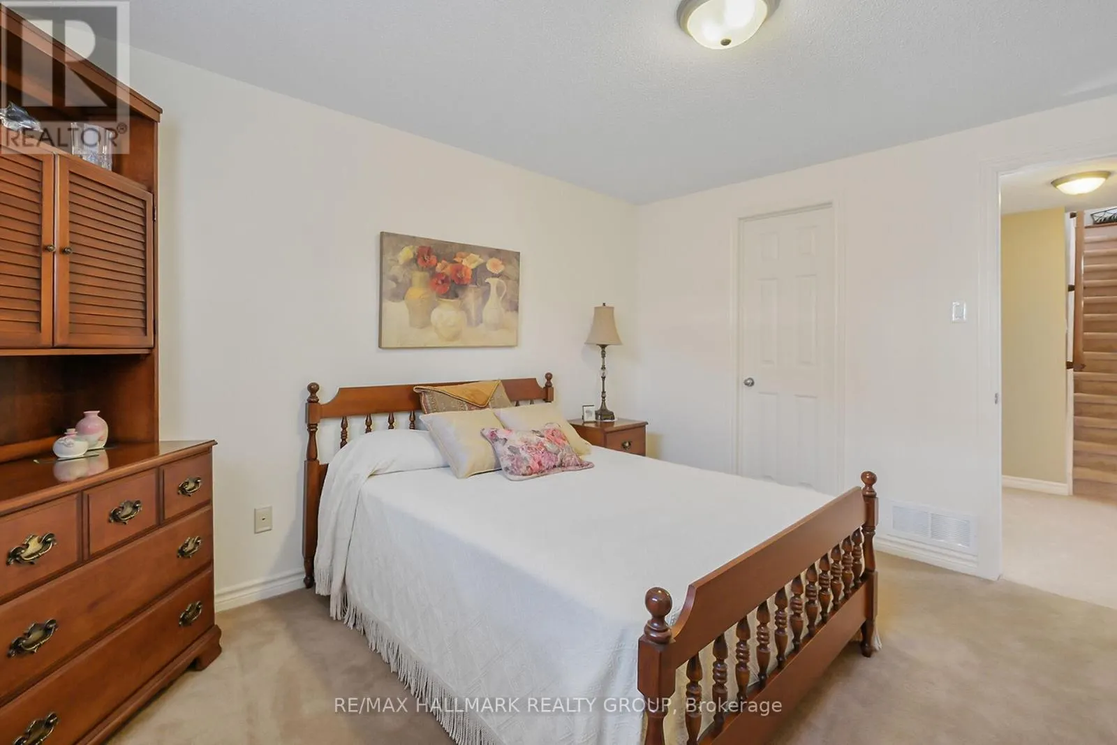 325 FARINCOURT CRESCENT