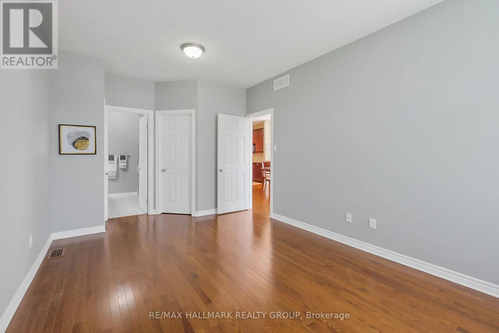 325 FARINCOURT CRESCENT