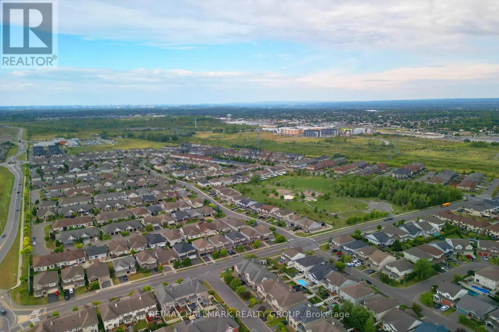 325 FARINCOURT CRESCENT