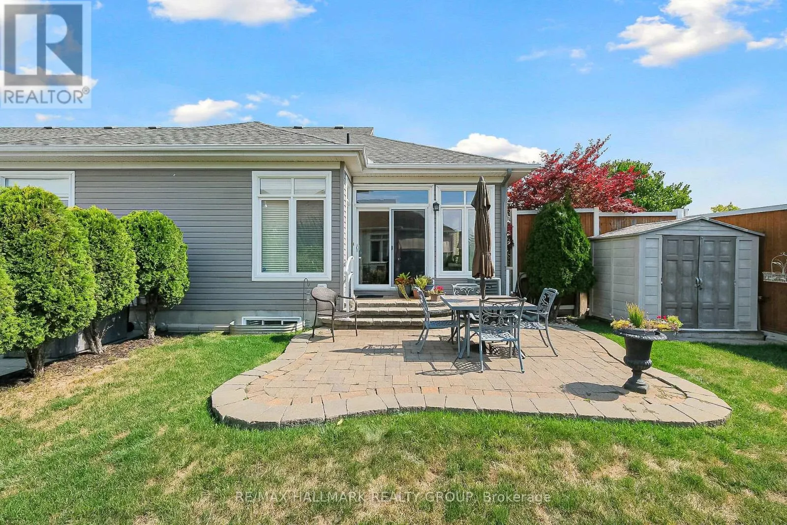 325 FARINCOURT CRESCENT