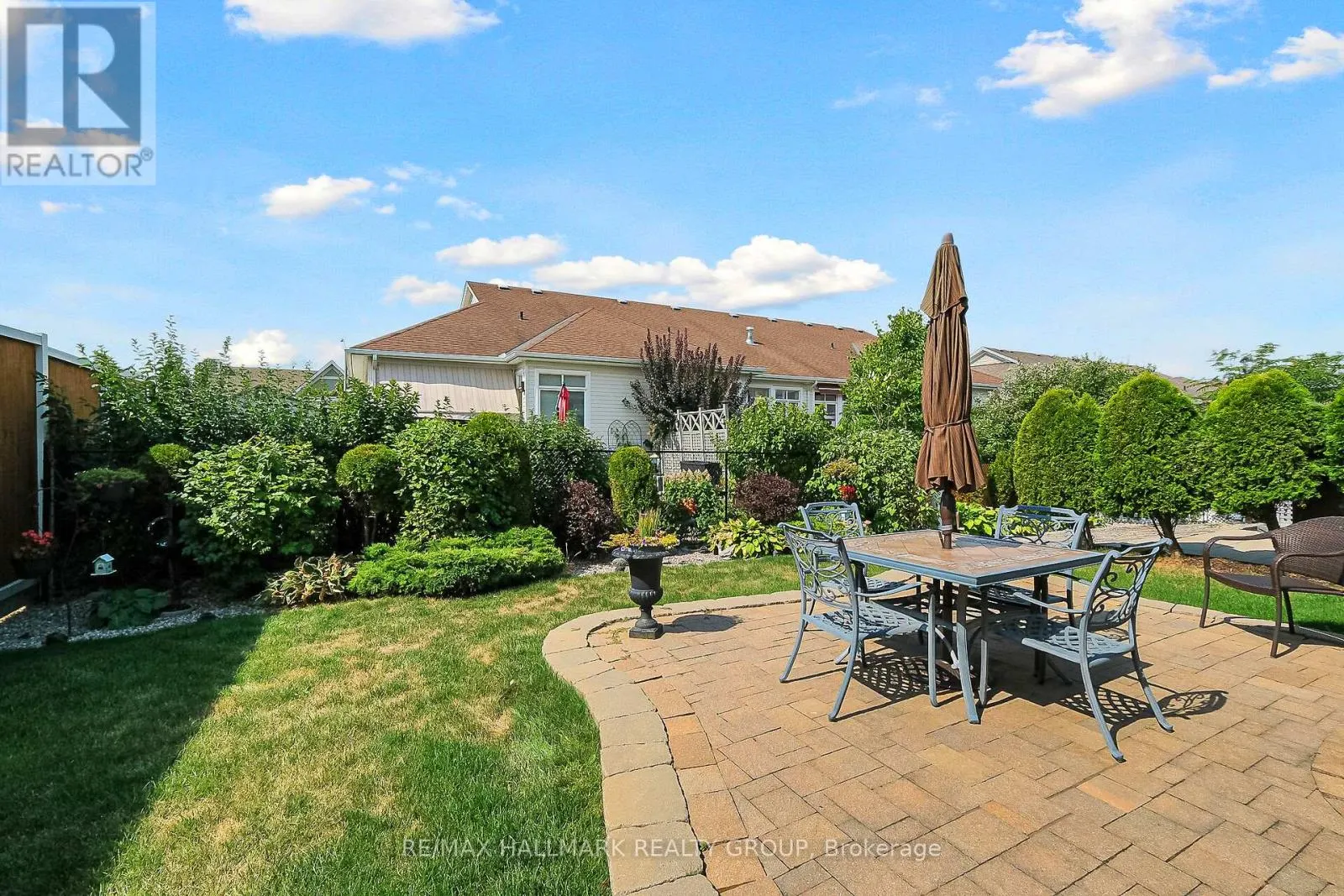 325 FARINCOURT CRESCENT