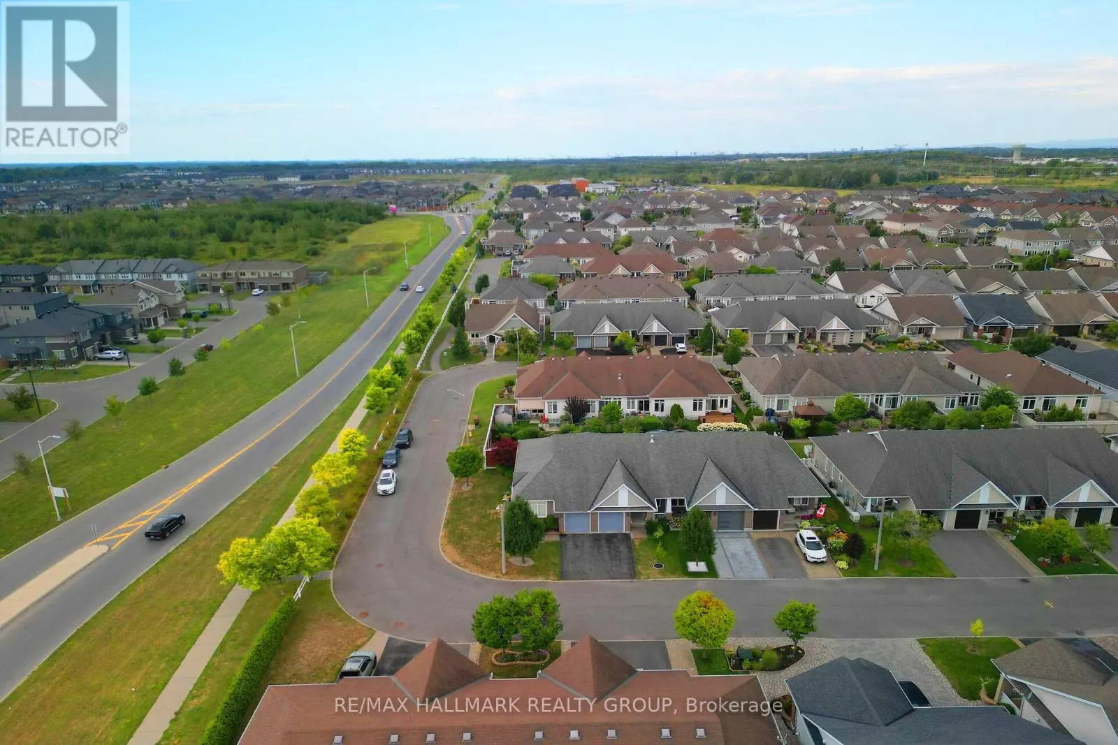 325 FARINCOURT CRESCENT