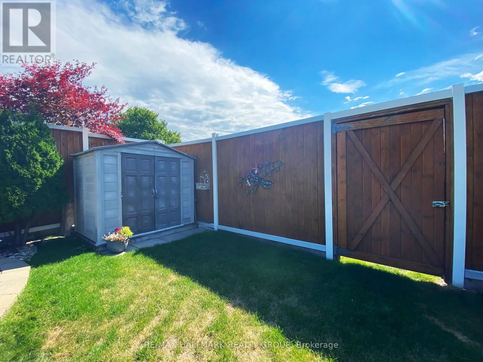 325 FARINCOURT CRESCENT