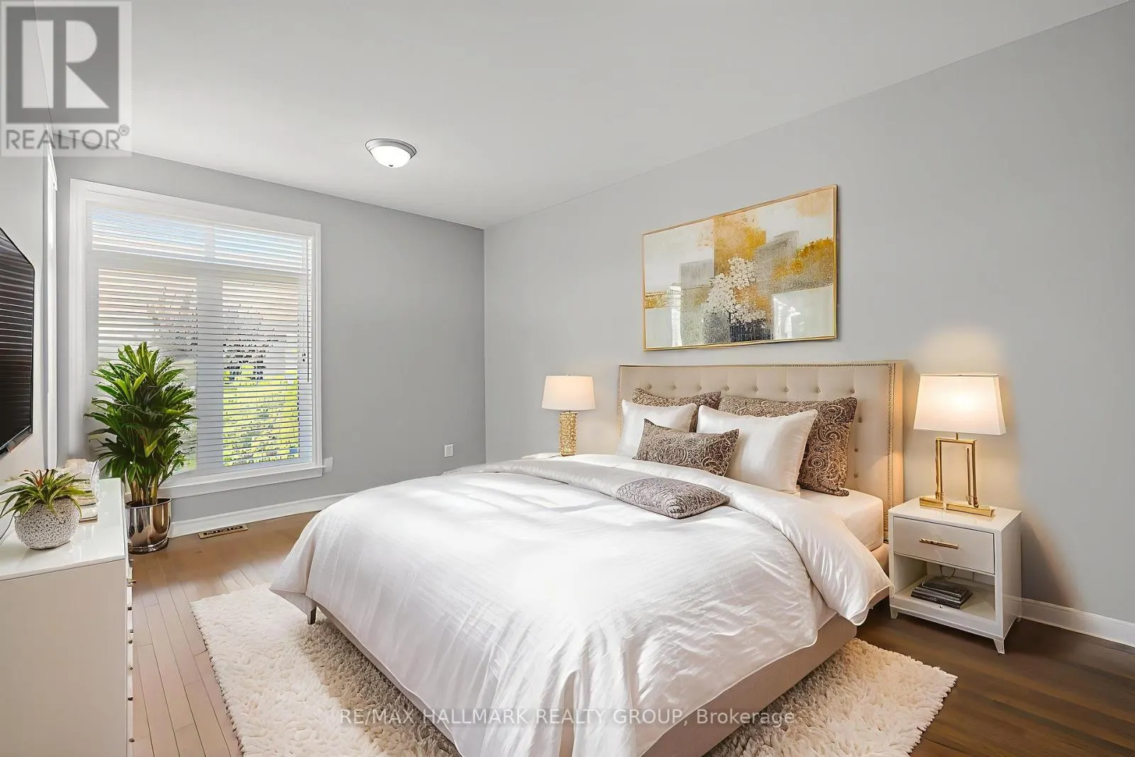 325 FARINCOURT CRESCENT