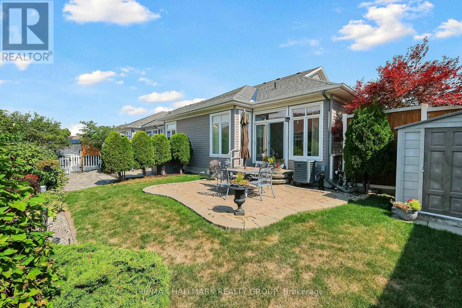 325 FARINCOURT CRESCENT