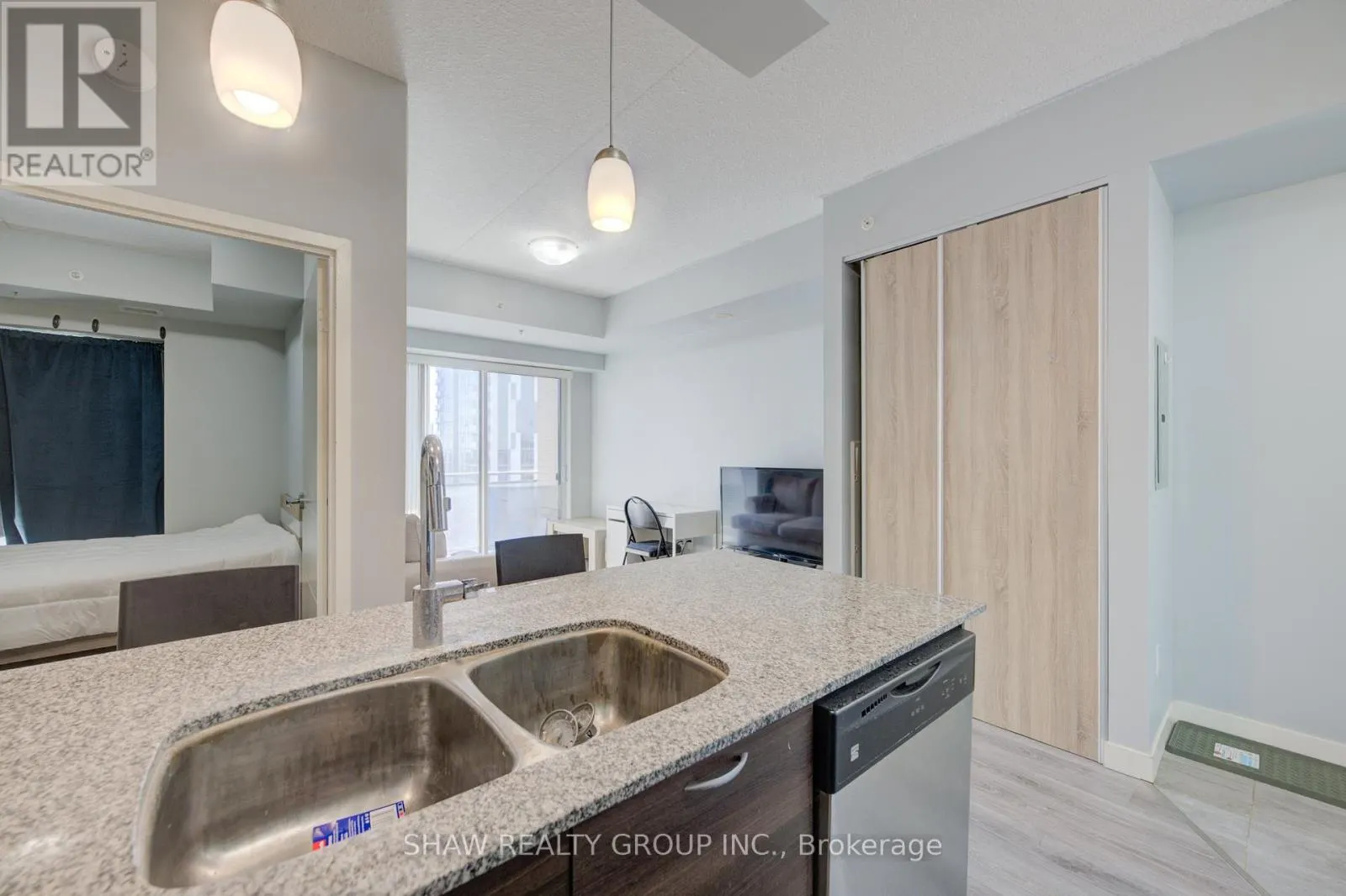 1203 - 318 SPRUCE STREET