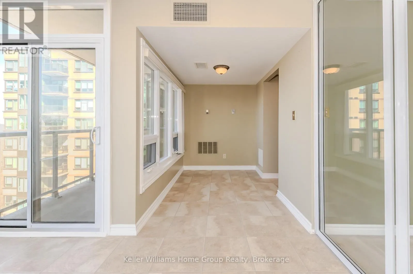 1008 - 237 KING STREET W, #1008