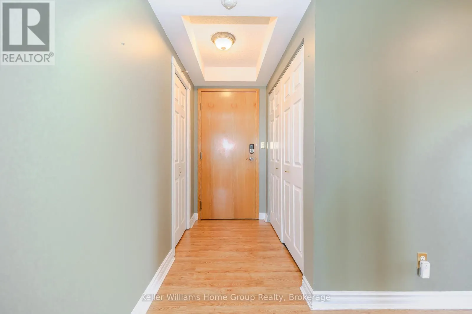 1008 - 237 KING STREET W, #1008