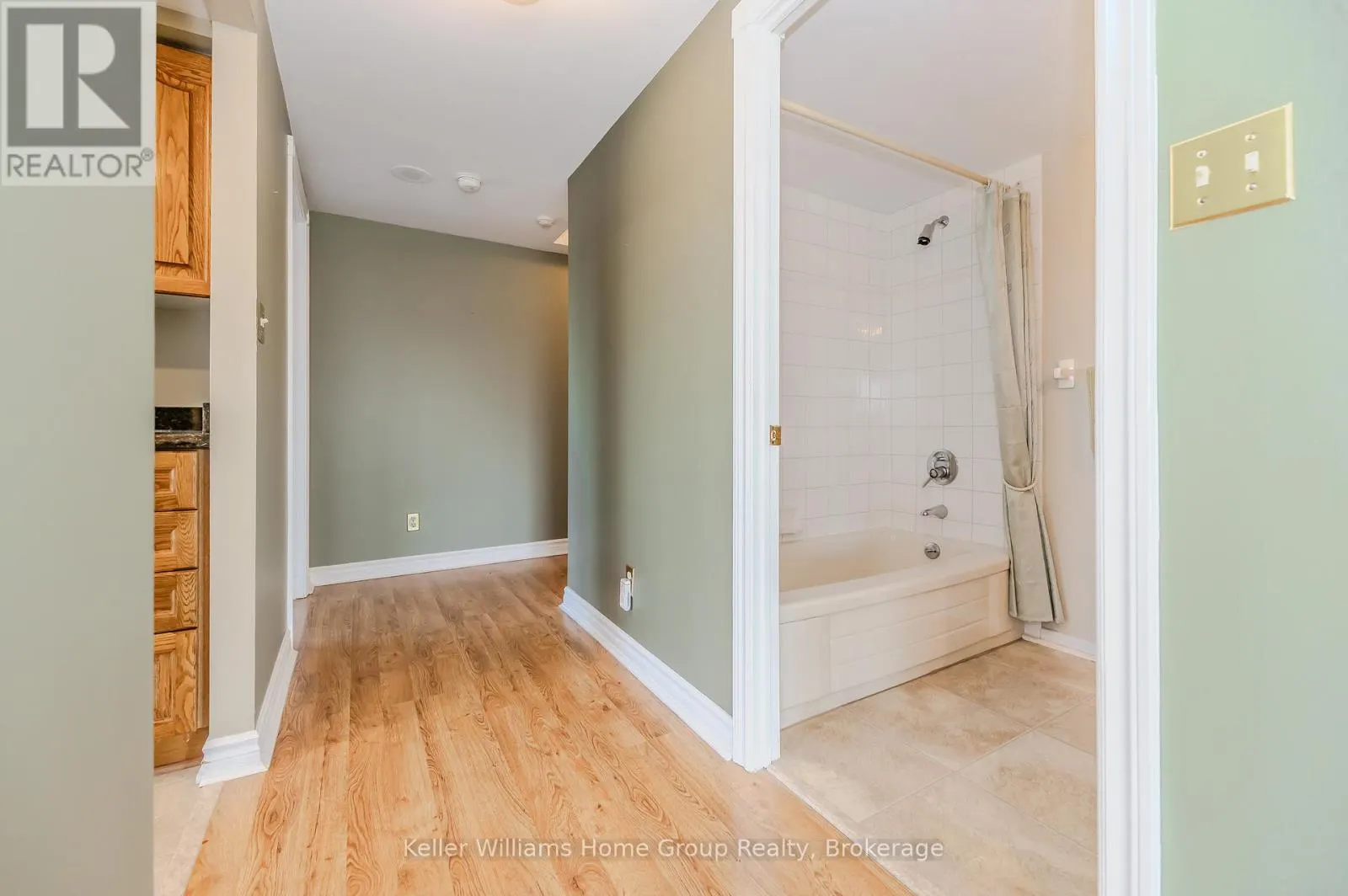 1008 - 237 KING STREET W, #1008