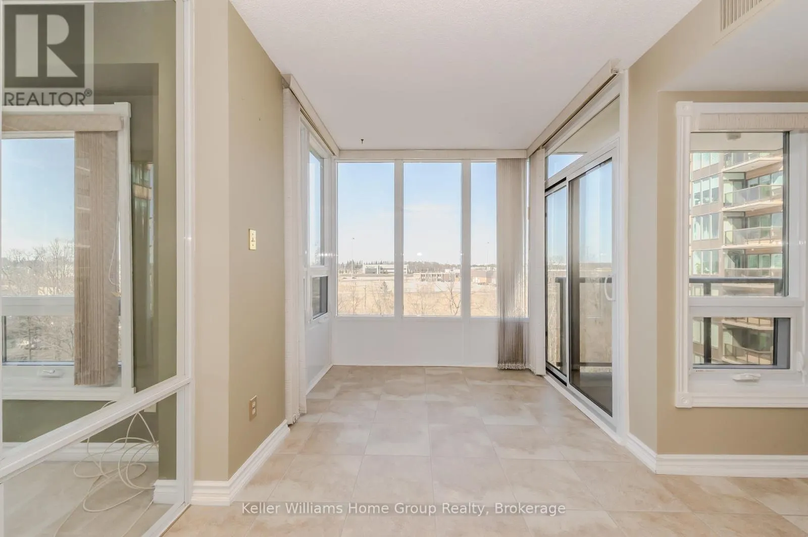 1008 - 237 KING STREET W, #1008