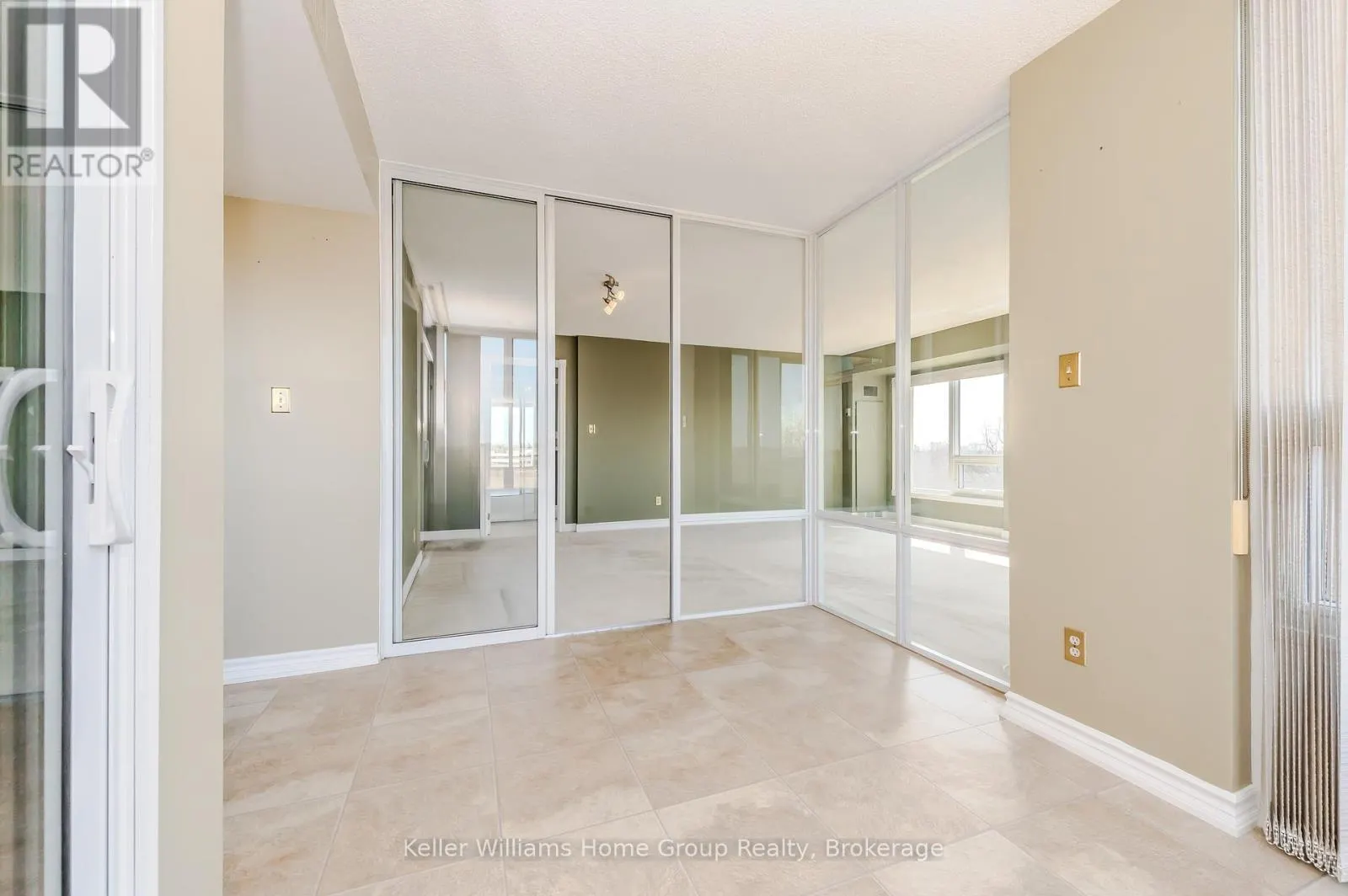 1008 - 237 KING STREET W, #1008