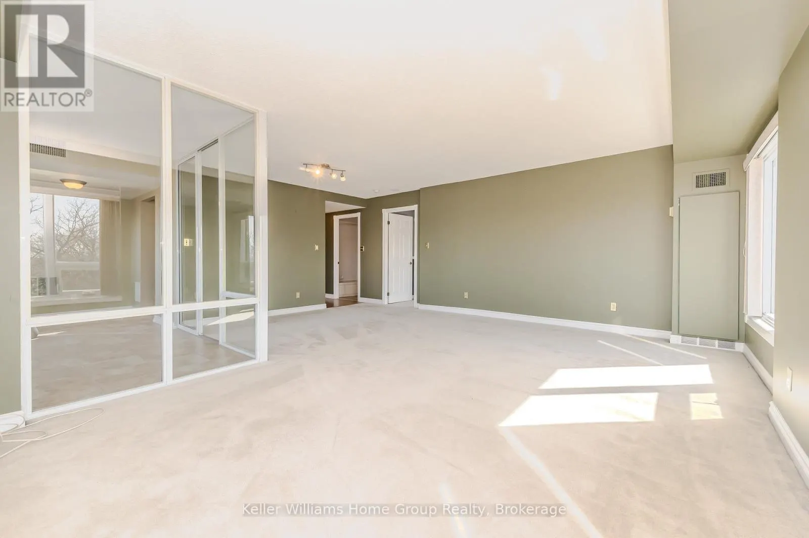 1008 - 237 KING STREET W, #1008