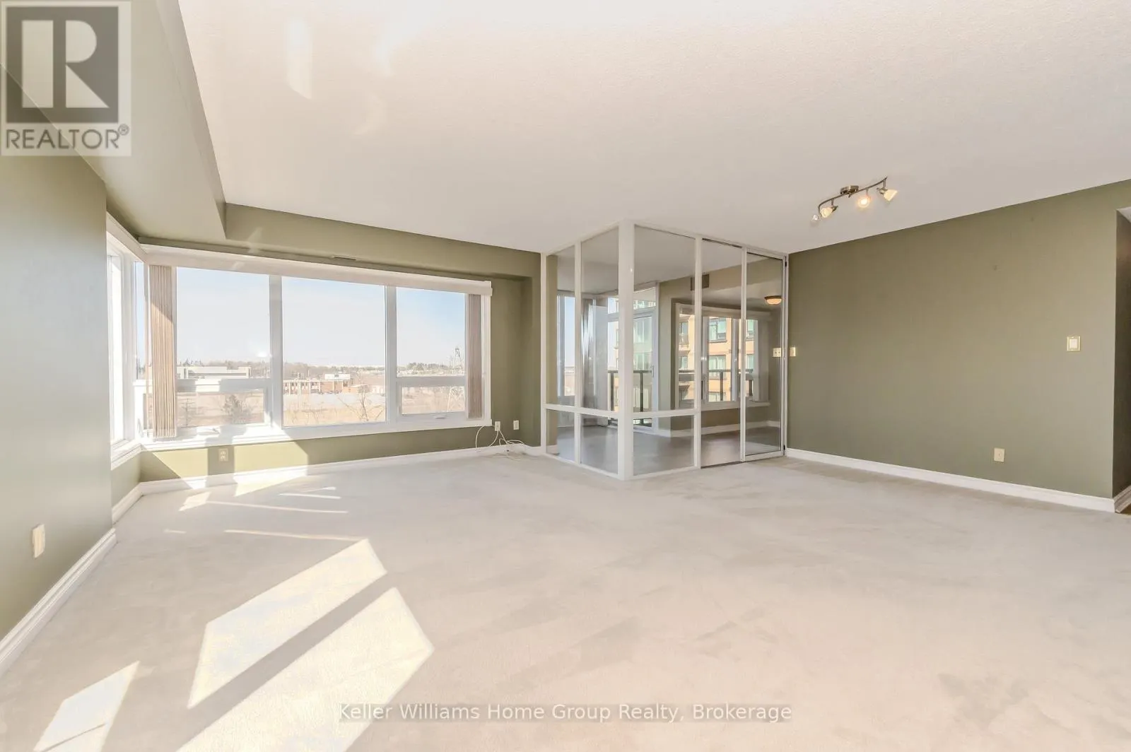 1008 - 237 KING STREET W, #1008