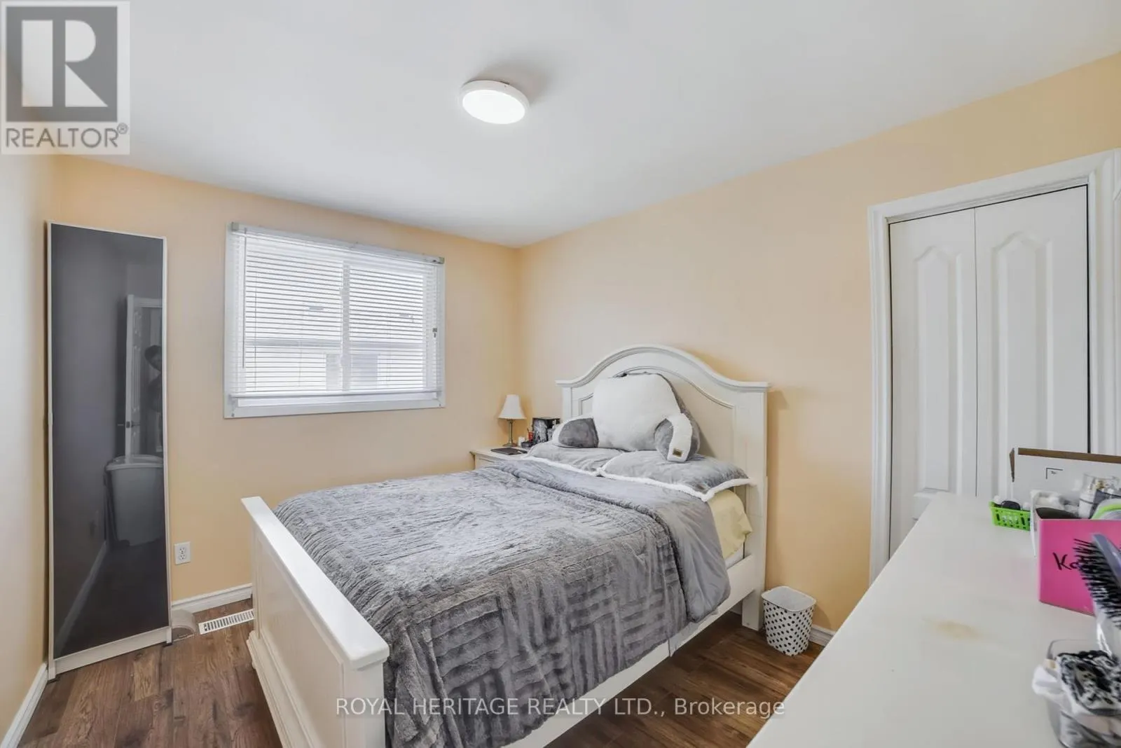 61 1/2 EASTBURY DRIVE