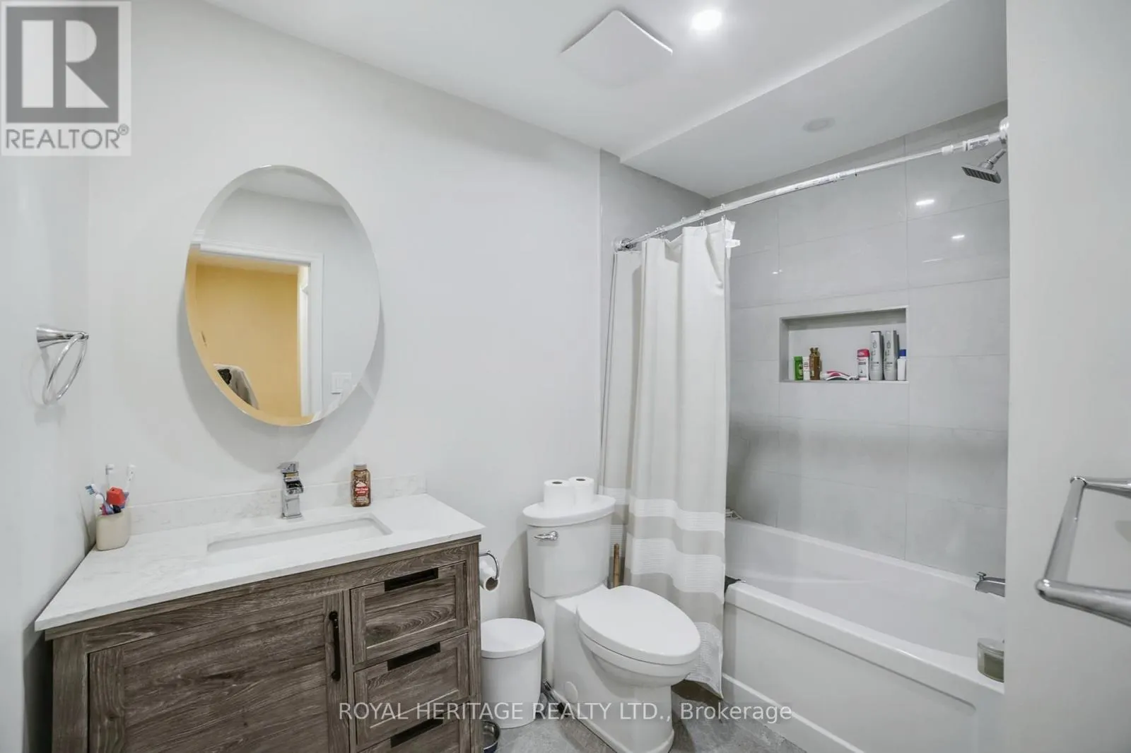 61 1/2 EASTBURY DRIVE