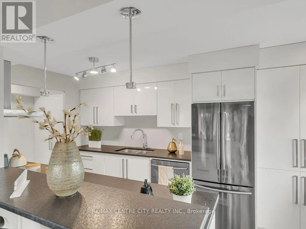 611 - 521 RIVERSIDE DRIVE, #611