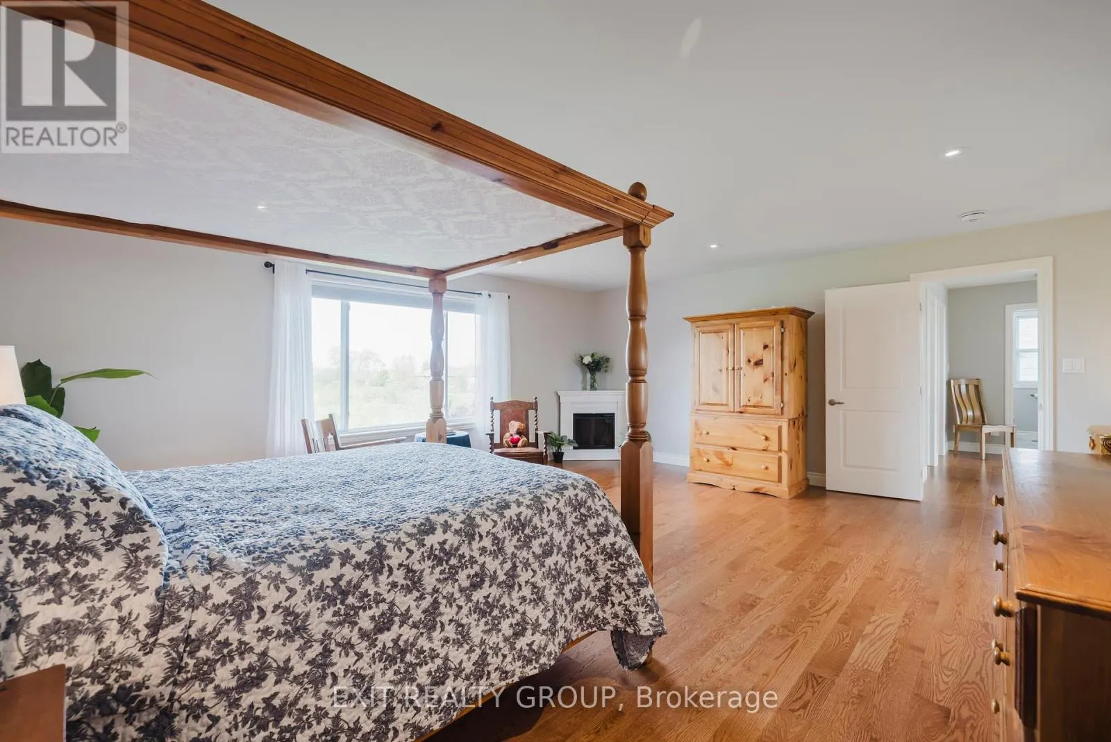 53 HAMPTON RIDGE DRIVE