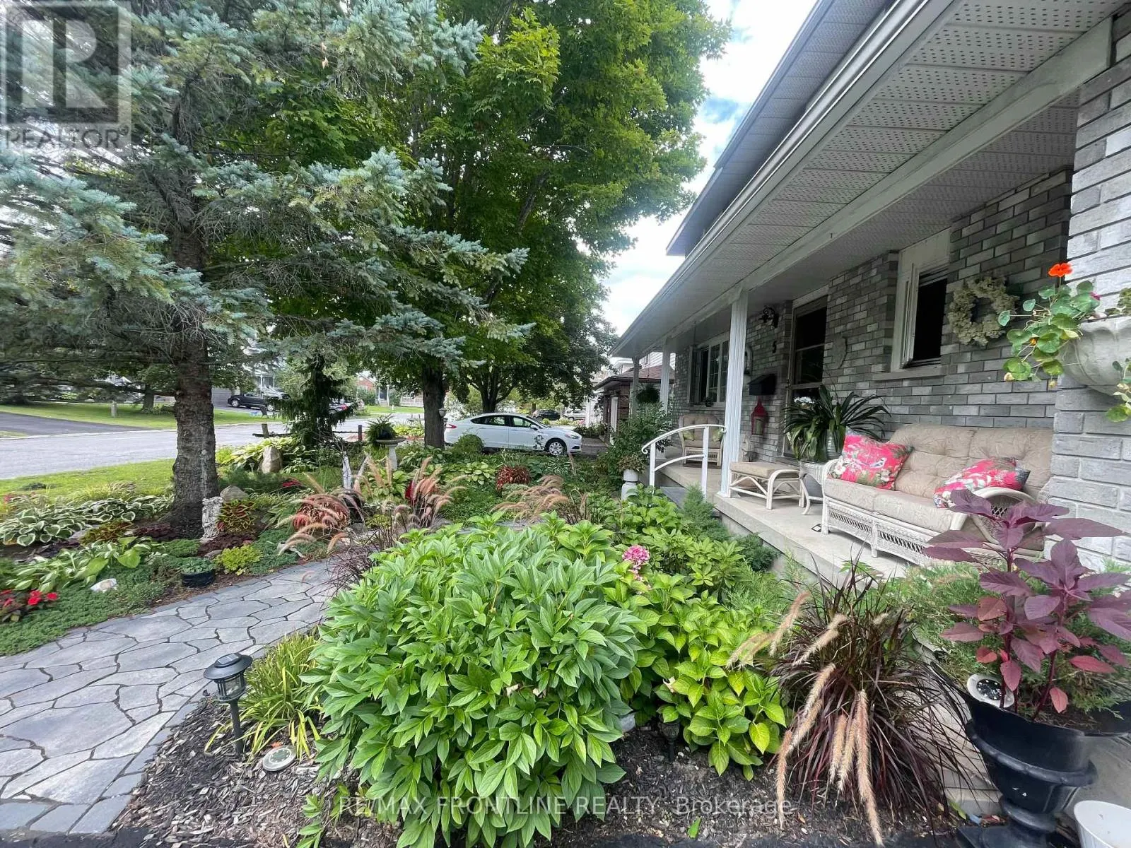 5 RIDGEVIEW PLACE
