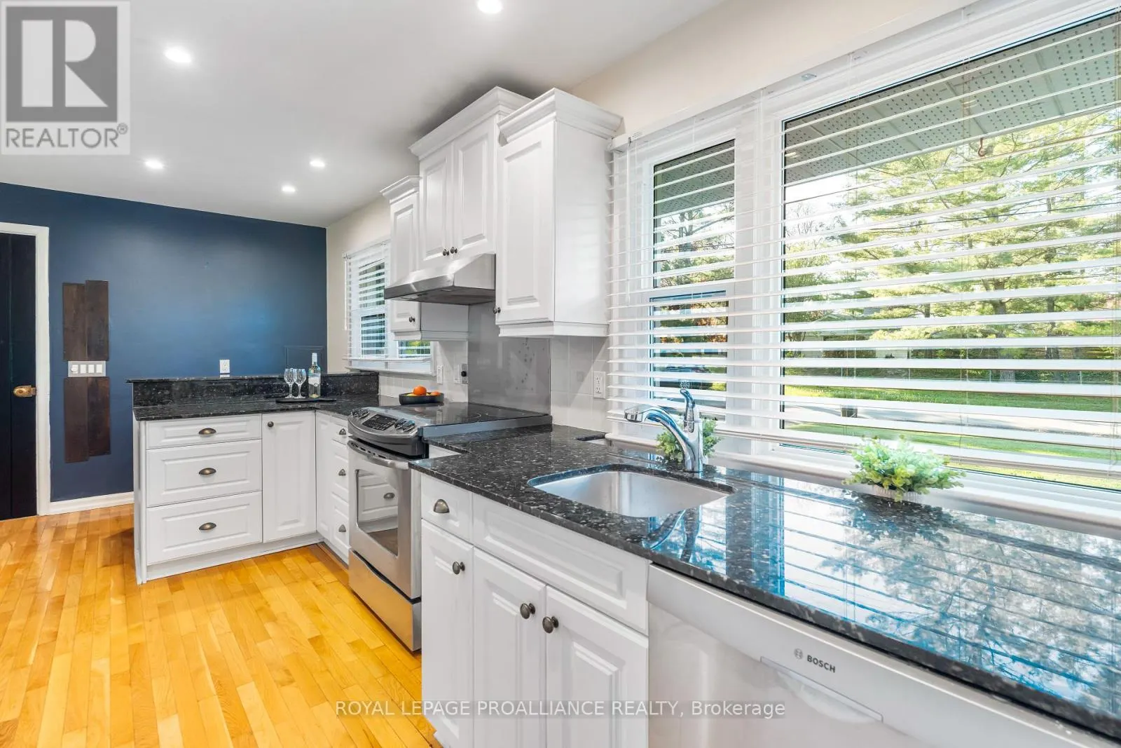 7 HUTTON DRIVE