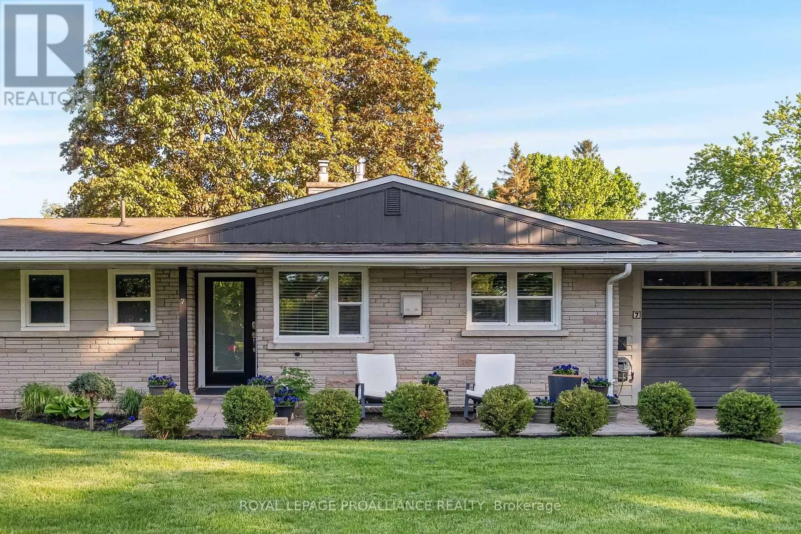 7 HUTTON DRIVE