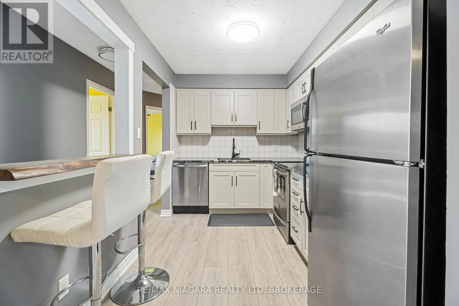 302 - 78 WELLAND STREET N, #302
