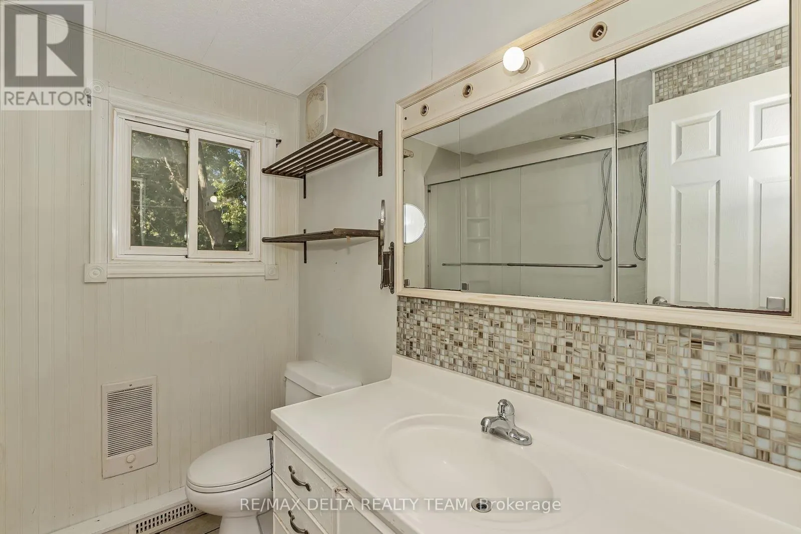 25 FRINGEWOOD DRIVE
