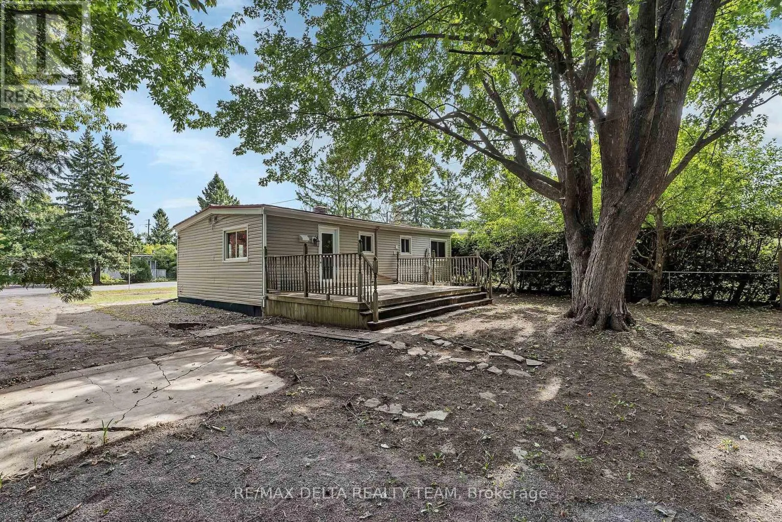 25 FRINGEWOOD DRIVE