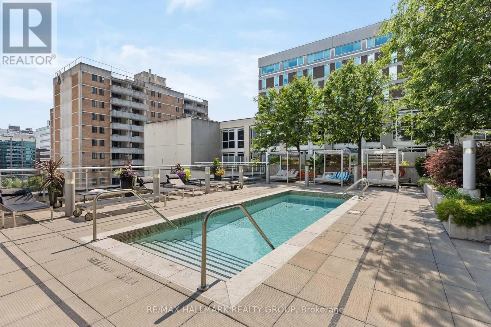 2105 - 324 LAURIER AVENUE W