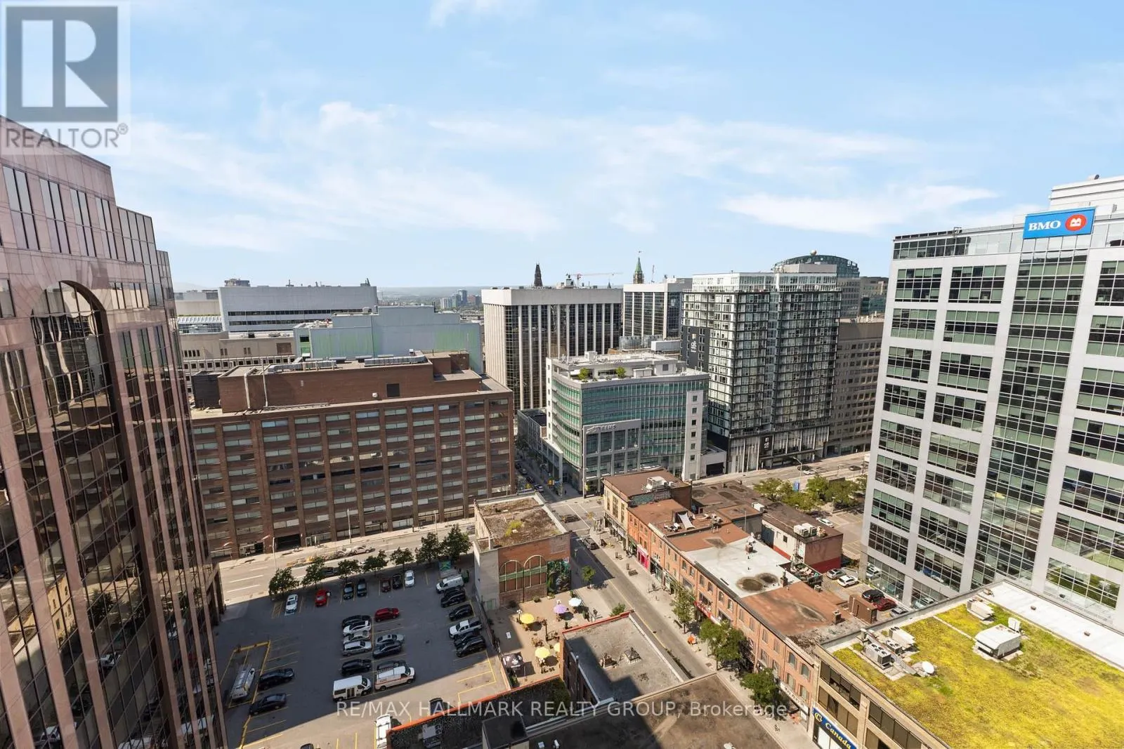 2105 - 324 LAURIER AVENUE W